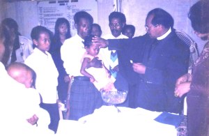 Pelayanan sakramen Baptisan Kudus yang pertama kali di jemaat GMIT Eklesia Batam tahun 1999. Pelayanan sakramen oleh Sekretaris Sinode GMIT, Pdt M D Beh. 